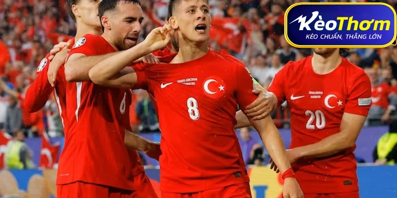 Dự kiến sơ đồ chiến thuật 4-2-3-1 của Thổ Nhĩ Kỳ đối đầu 4-1-4-1 của Paraguay.